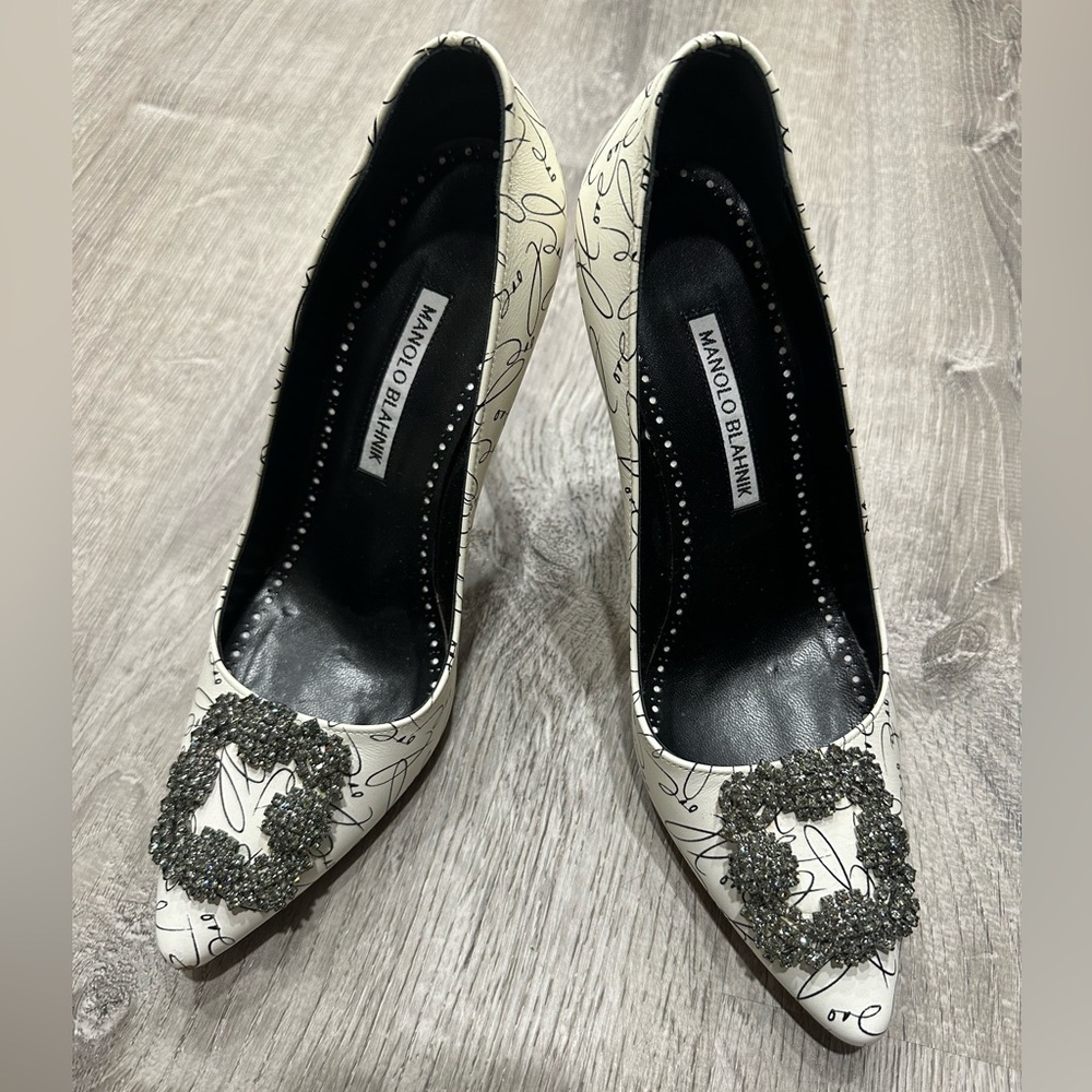 Manolo Blahnik Anniversary pumps size 38.5